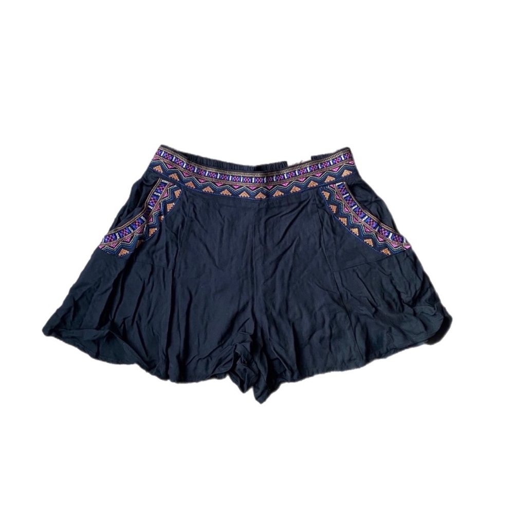 🆕 Hollister Black Embroidered Flowy Shorts - Picture 2 of 4